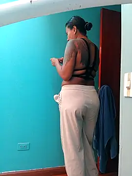 Ariana Rodriguez online show from 04/12/26, 12:43