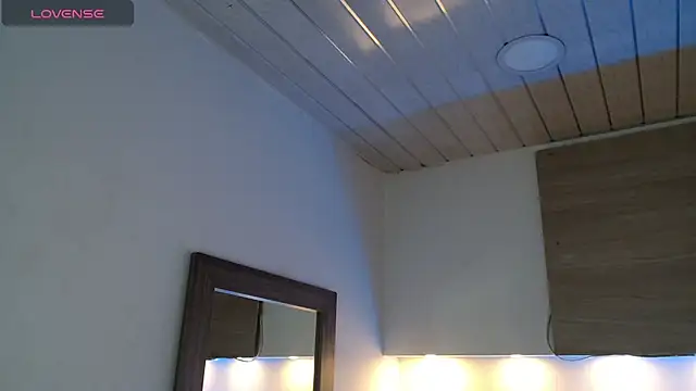 Cristal Velle online show from 09/25/25, 12:42