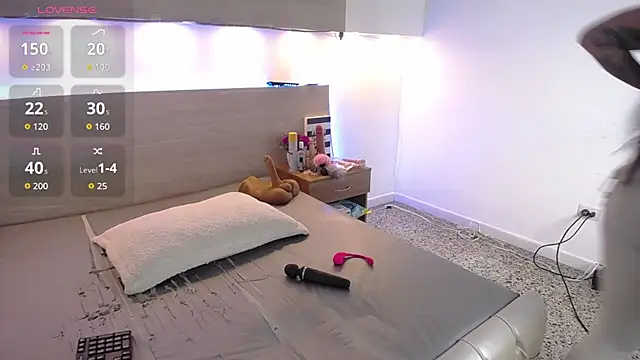 Cristal Velle online show from 10/06/25, 12:24