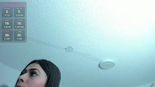 Snapshot of Cristal_Velle chatting on 06/17/26, 01:01 Cristal Velle online show from 06/17/26, 01:01
