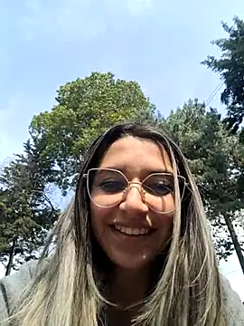 Isabella Varella online show from 03/08/25, 07:42