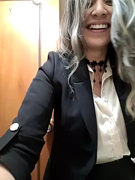 Isabella Varella online show from 03/10/25, 04:25