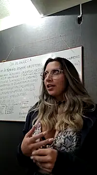 Isabella Varella online show from 03/11/25, 05:02