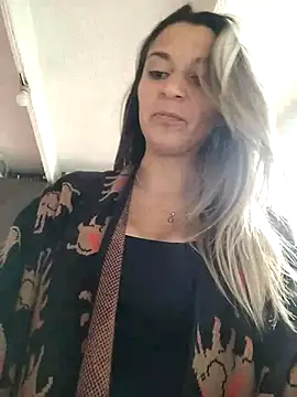 Isabella Varella online show from 03/12/25, 01:51