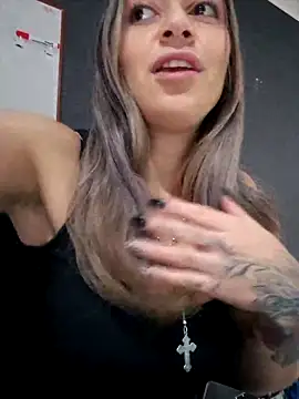 Isabella Varella online show from 10/20/25, 12:38