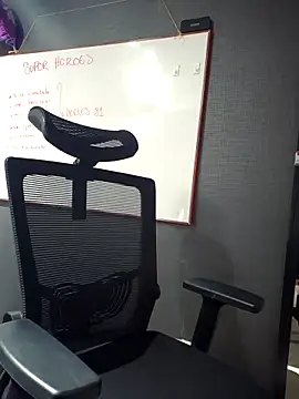 Isabella Varella online show from 11/05/25, 12:27