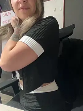 Isabella Varella online show from 11/10/25, 12:26