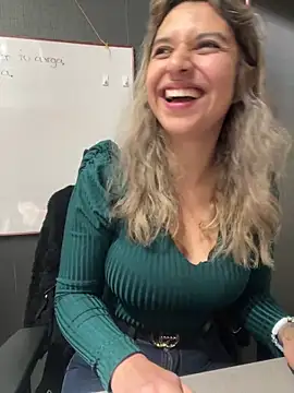 Isabella Varella online show from 12/18/25, 01:28