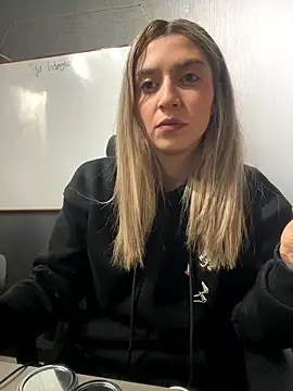 Isabella Varella online show from 01/09/26, 01:03