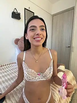 ZaraLuuv online show from 04/05/26, 06:05