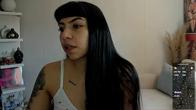 Snapshot of Saraa_Desiree chatting on 09/22/25, 03:47 Saraa Desiree online show from 09/22/25, 03:47