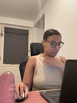 Melia Rayne online show from 12/04/25, 11:41