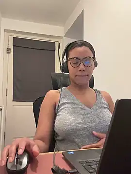 Melia Rayne online show from 12/19/25, 11:28