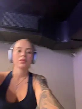 ValentinaMilann online show from 10/14/25, 05:36