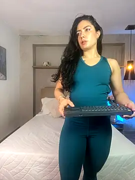 isabella winkler online show from 10/08/25, 12:14