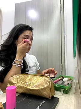 isabella winkler online show from 10/30/25, 01:34