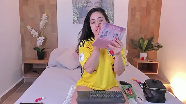 isabella winkler online show from 06/17/26, 10:50