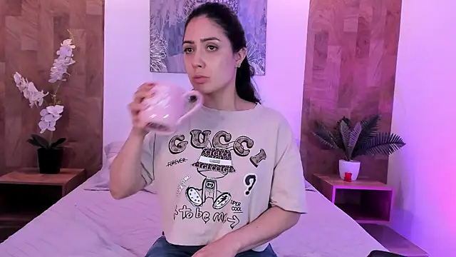 isabella winkler online show from 07/18/26, 12:20