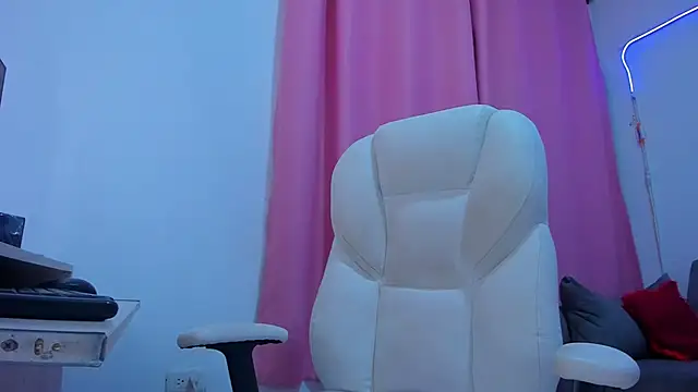 gaaby foxx online show from 10/04/25, 01:53