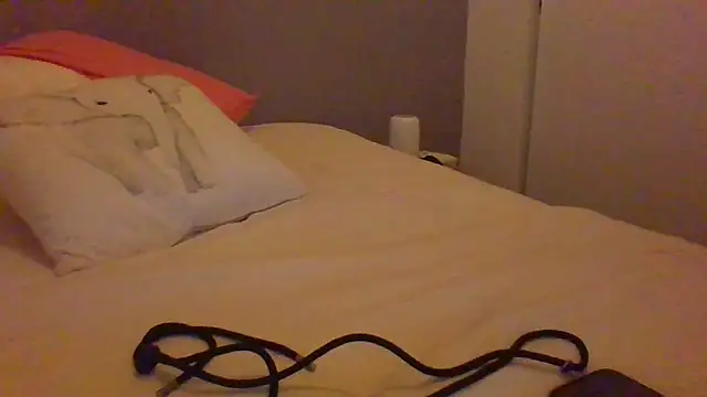 Valentinette online show from 10/24/25, 07:43