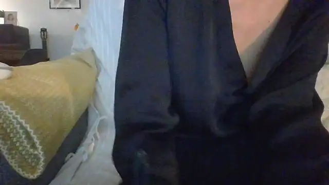 Valentinette online show from 10/28/25, 10:34