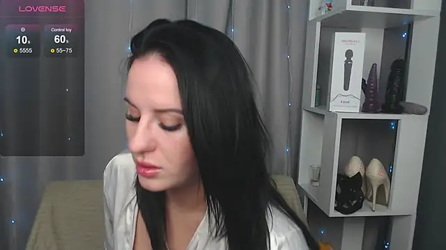 Snapshot of JuliyaMayss chatting on 10/14/25, 12:11 JuliyaMayss online show from 10/14/25, 12:11