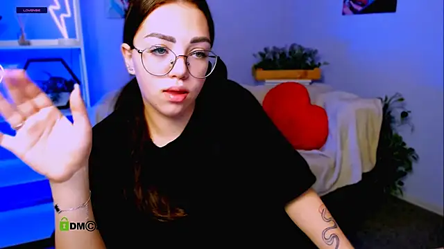 kiki swan online show from 03/17/25, 07:24