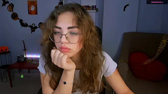 kiki swan online show from 10/28/25, 06:50