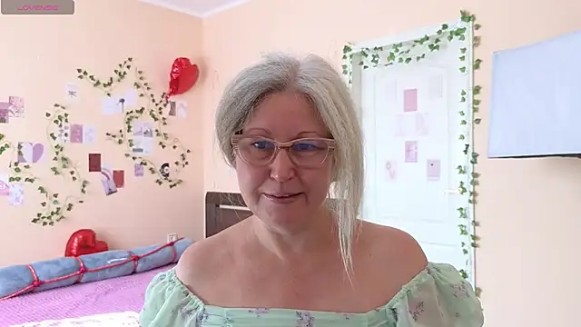 Snapshot of Wane_Witch chatting on 06/14/26, 04:58 Wane Witch online show from 06/14/26, 04:58