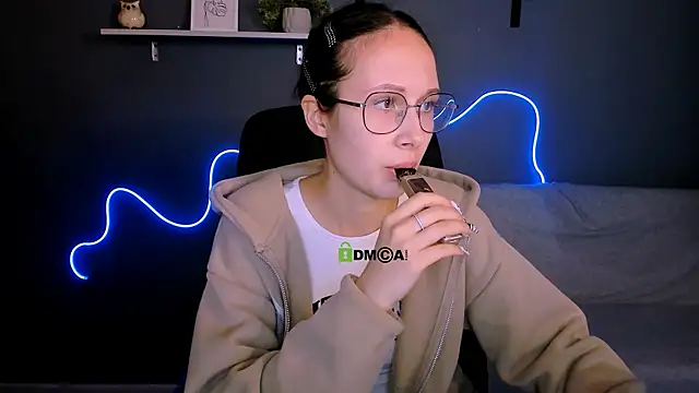 mona cloud online show from 09/24/25, 07:28