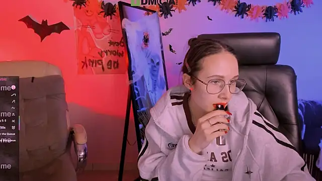 mona cloud online show from 11/04/25, 12:10