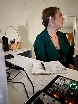 Juicy PeachLux online show from 03/16/25, 02:44