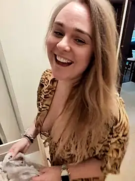 Juicy PeachLux online show from 10/10/25, 09:19