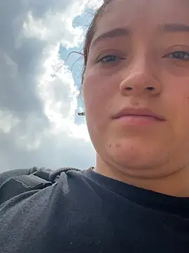 Snapshot of Karina_Leon chatting on 02/06/26, 04:21 Karina Leon online show from 02/06/26, 04:21