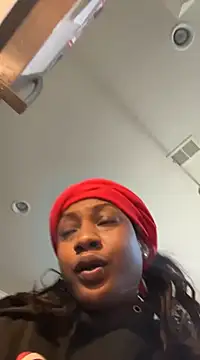 Snapshot of Dymmmm chatting on 03/11/25, 02:10 Dymmmm online show from 03/11/25, 02:10