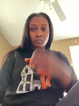 Snapshot of Dymmmm chatting on 03/11/25, 07:47 Dymmmm online show from 03/11/25, 07:47