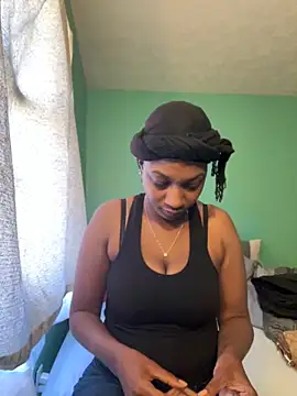 Snapshot of Dymmmm chatting on 03/17/25, 07:48 Dymmmm online show from 03/17/25, 07:48