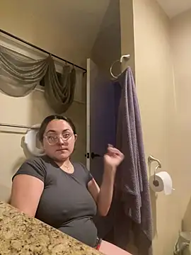 Snapshot of sexy_milfbell chatting on 03/11/25, 12:06 sexy milfbell online show from 03/11/25, 12:06