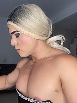 isahilton1 online show from 10/03/25, 08:28