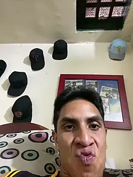 Snapshot of Monkey_uchiha777 chatting on 03/18/25, 10:37 Monkey uchiha777 online show from 03/18/25, 10:37