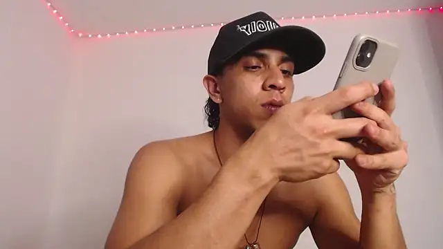 Monkey uchiha777 online show from 02/06/26, 02:38