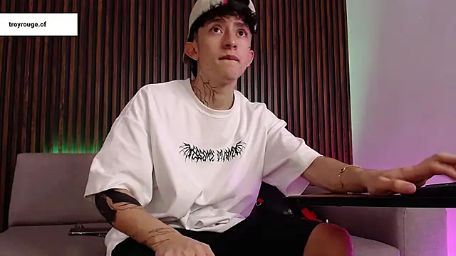 troy rouge online show from 09/22/25, 07:27