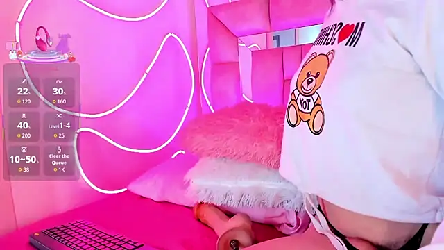 Small Hot19 online show from 10/25/25, 11:07