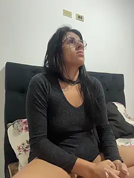 Snapshot of jheicylli chatting on 05/18/26, 02:23 jheicylli online show from 05/18/26, 02:23