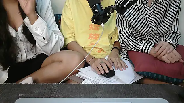 NaughtyThrouple007 online show from 09/12/25, 06:08