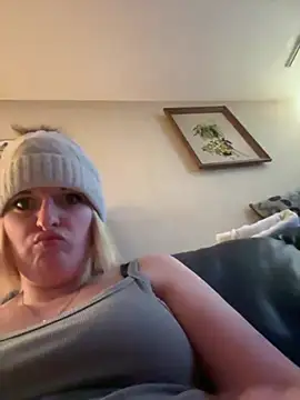 KITTYBOOBOOFUXX online show from 02/02/26, 05:28