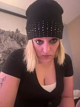 KITTYBOOBOOFUXX online show from 04/12/26, 05:12