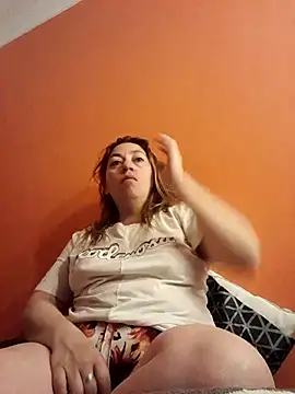 Luna-nevada online show from 10/27/25, 10:19