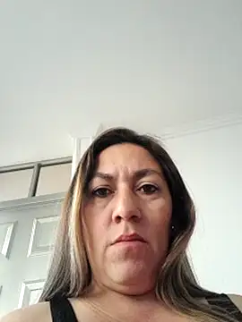 Luna-nevada online show from 11/10/25, 09:47