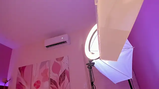 MiaWilliamss1 online show from 01/10/26, 09:30